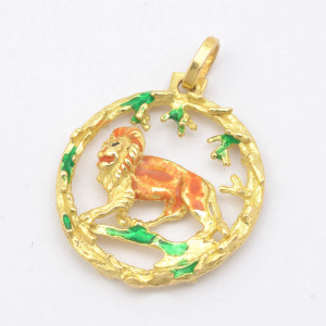 #38921-Pingente Leão em Ouro Amarelo 18K com Esmaltes Laranja, Verde, Vermelho e Preto